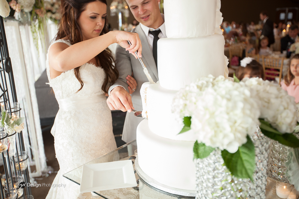 Cutting Cake Wedding photography